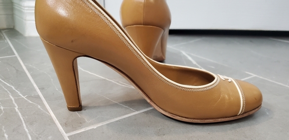 CHANEL CAMEL PUMPS CC DETAIL - Picture 9 of 14